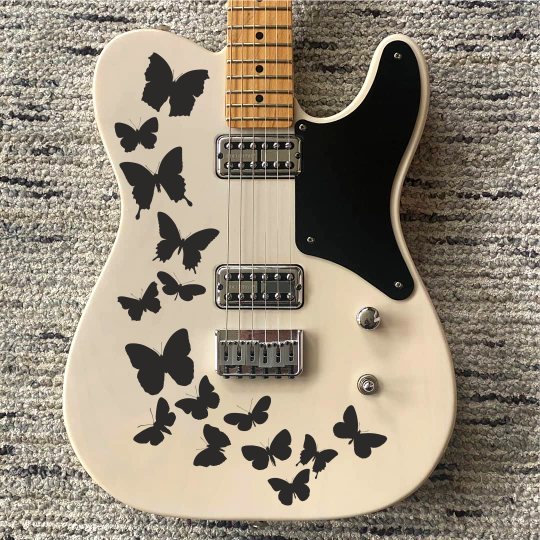 Наклейка бабочки на гитару